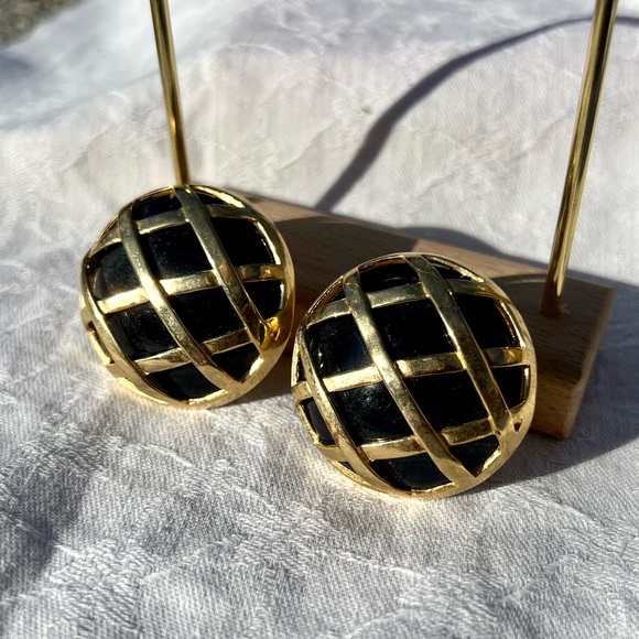 Jewelry - Vintage Gold and Onyx Clip Earrings